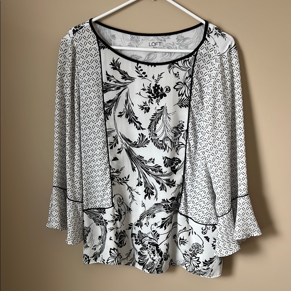 LOFT Women's Black and White Patterned Top
